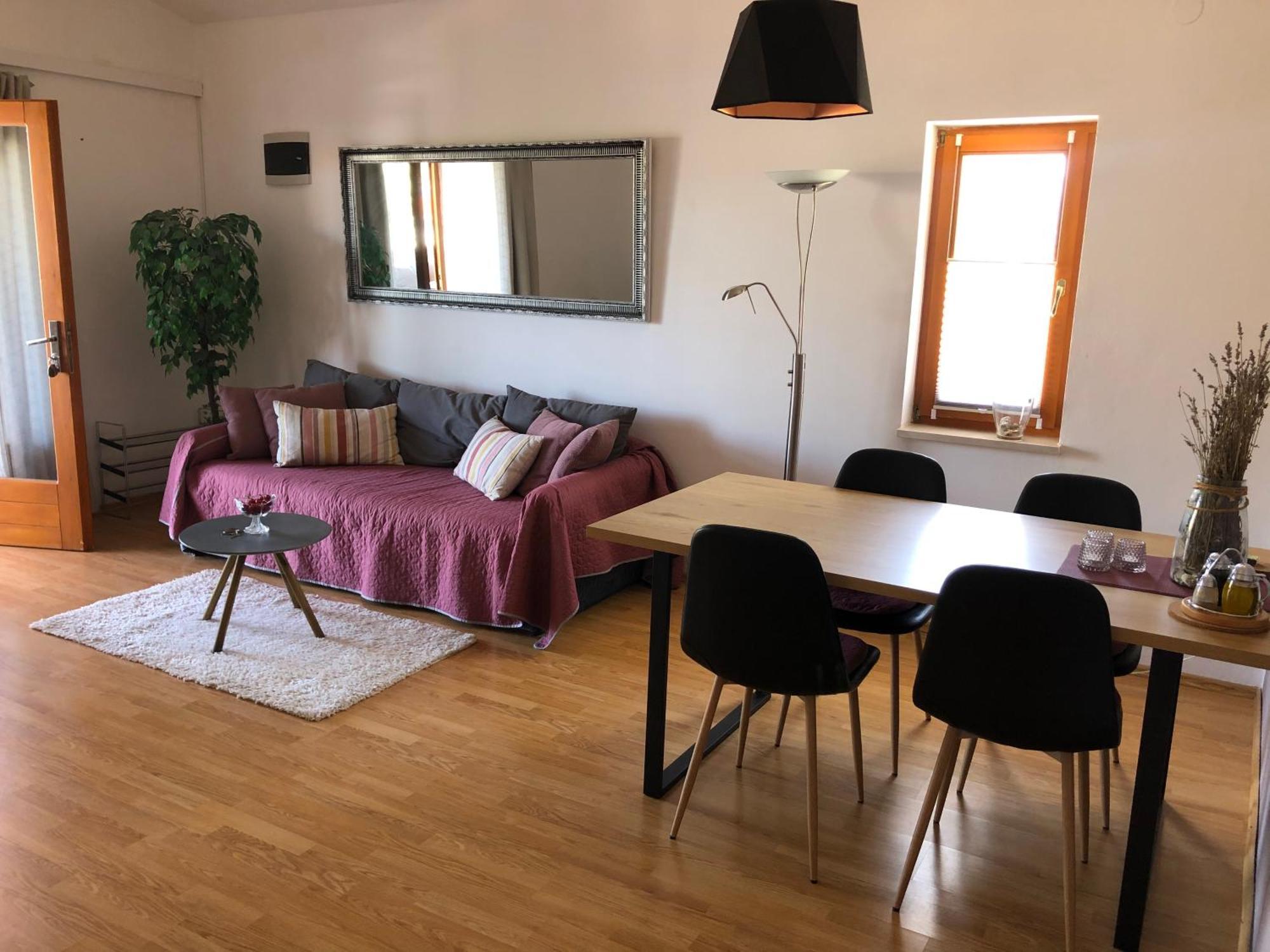 Maximilian Apartment