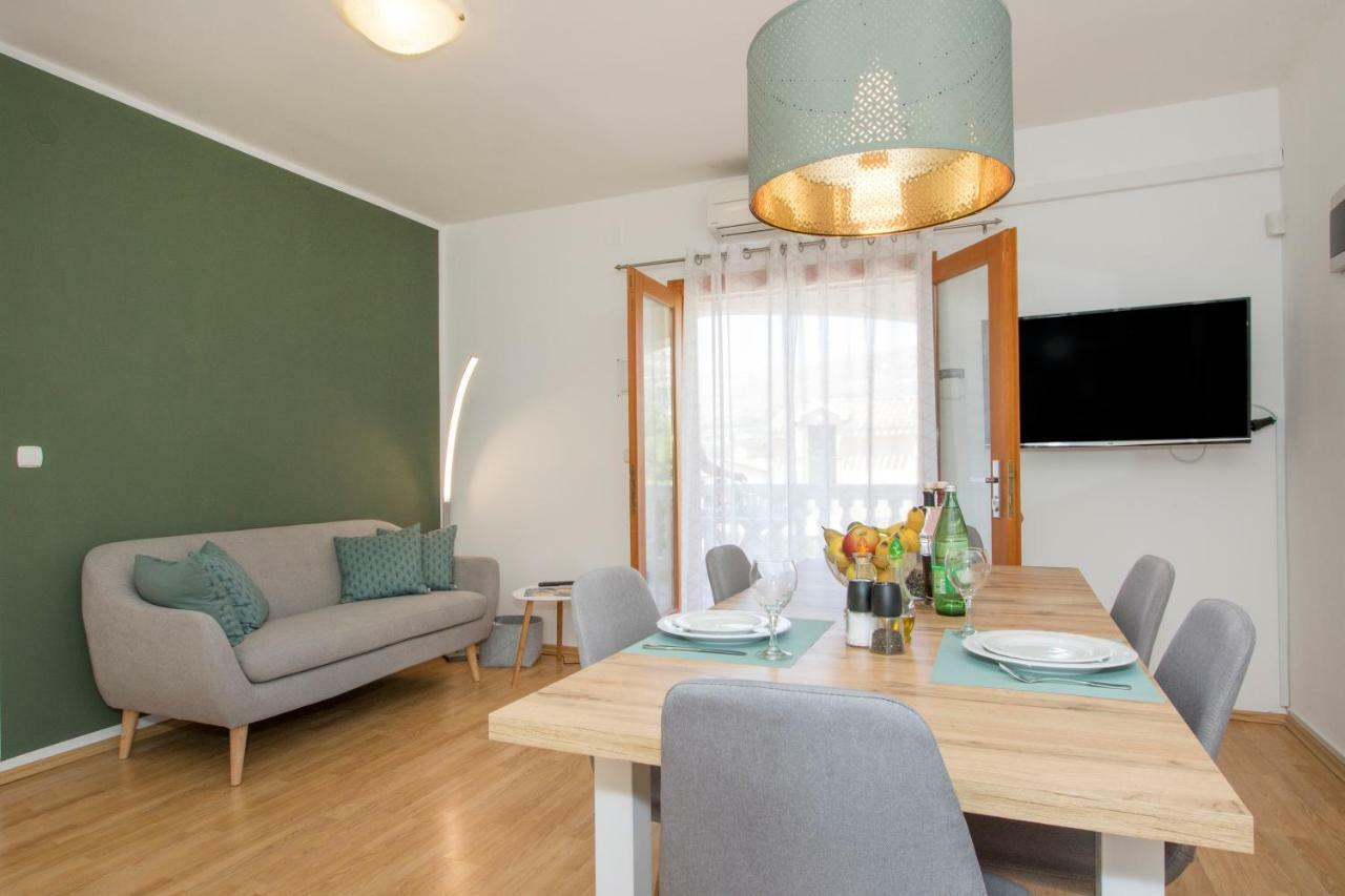 Maximilian Apartment *